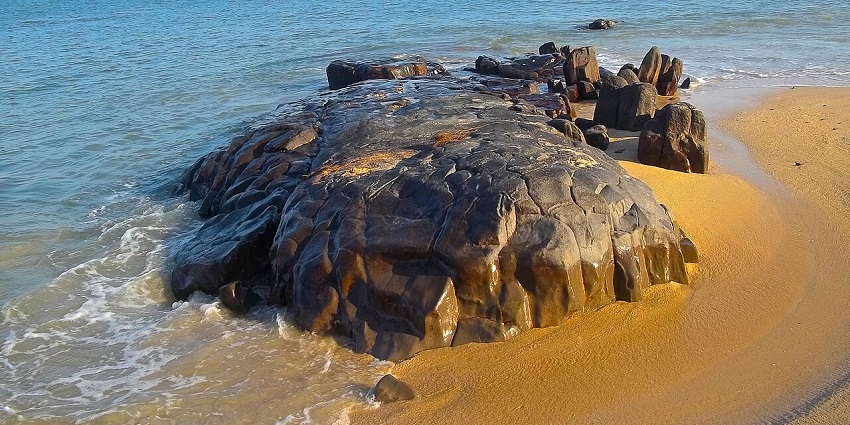One of the places to visit in Karwar is Devbagh Beach is scenic with lots of greenery.