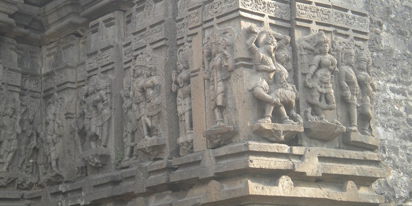 Dharur Fort offers stunning views and serene natural surroundings, perfect for photography.