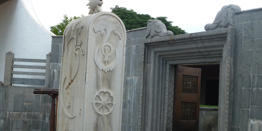 A picture of the Sarva Dharma Sthamba, located at the front entrance of the Dhyanalinga Temple