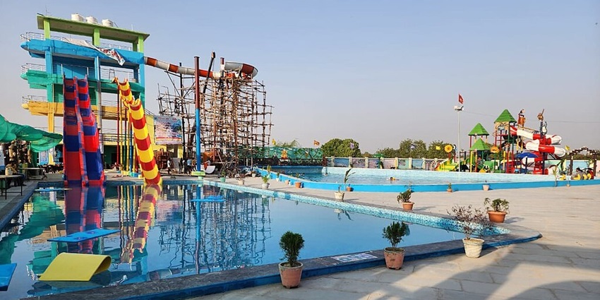The famous Diamond Water Park, one of the best places to visit in Pune in summer.