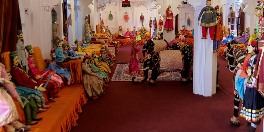 Exploring Bagore Ki Haveli, home to vibrant dolls and rich cultural exhibits, is the best thing to do in Udaipur.