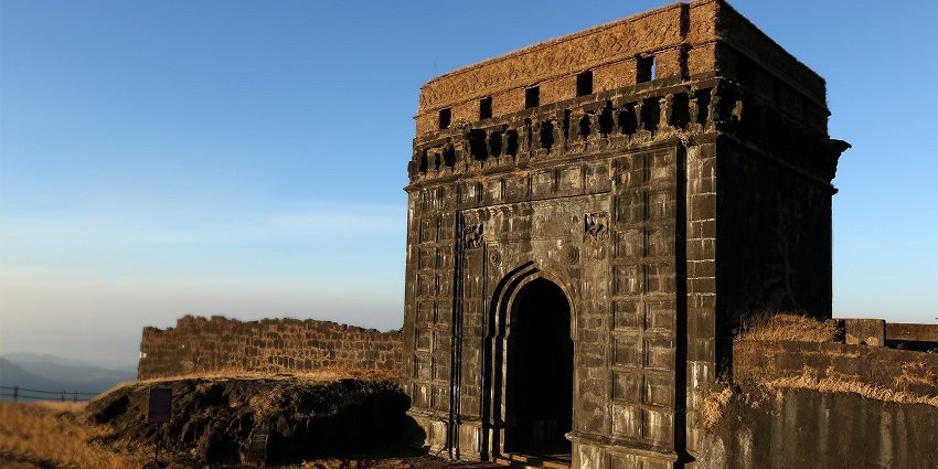 Panoramic view of Gowalkot Fort, a historic site and one of the best things to do in Chiplun.