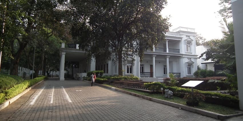 The entrance of the National Gallery of Modern Art (NGMA) in Bangalore