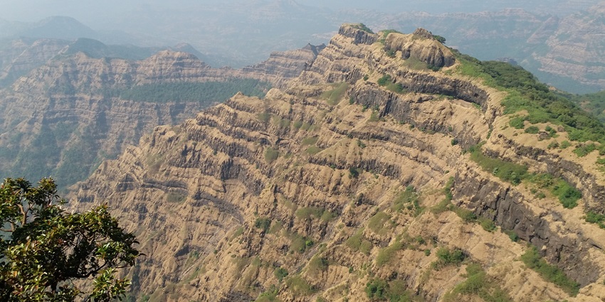 Image of lush green mountains viewpoint from top of the hill - things to do in Mahabaleshwar