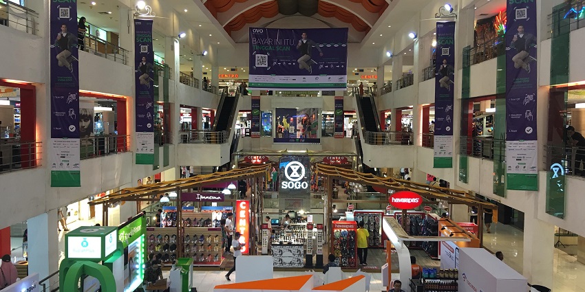 Vibrant interior of Discovery Shopping Mall in Bali, with spacious layout and diverse shops.