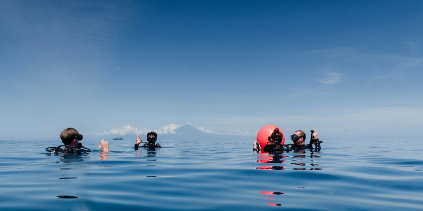 Witnessing the aquatic life while diving is one of the best things to do in Gili Trawangan.