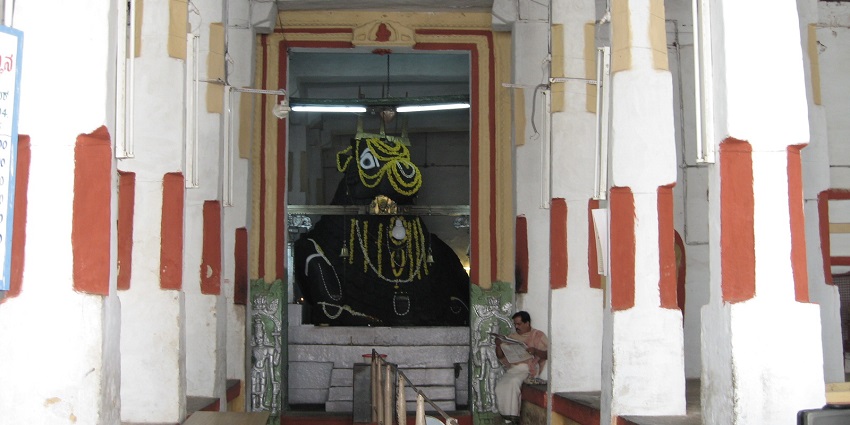 The massive statue of Nandi, a place to visit near Bannerghatta National Park
