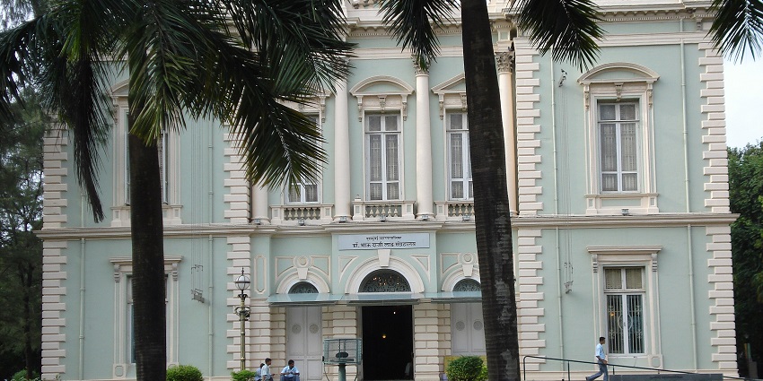 Exterior view of the Bhau Daji Lad Museum, showcasing historic architecture and gardens