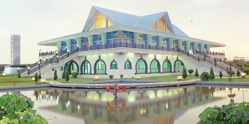 A scenic view of Dragon Palace Temple, a famous tourist attraction in Maharashtra.