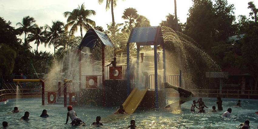 A picture of water rides at Water Park, which is one of the best places to visit near Sangli.