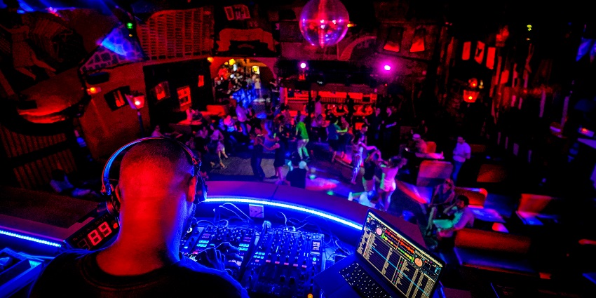 Drip Singapore is among the popular birthday party places in Singapore serving creative cocktails and upbeat nightlife vibes.