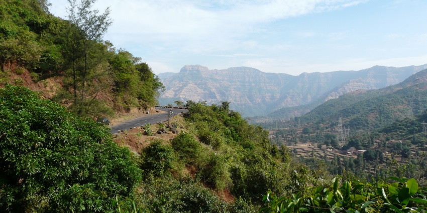 Kumbharli Ghat is one of the most scenic and breathtaking destinations in Chiplun.
