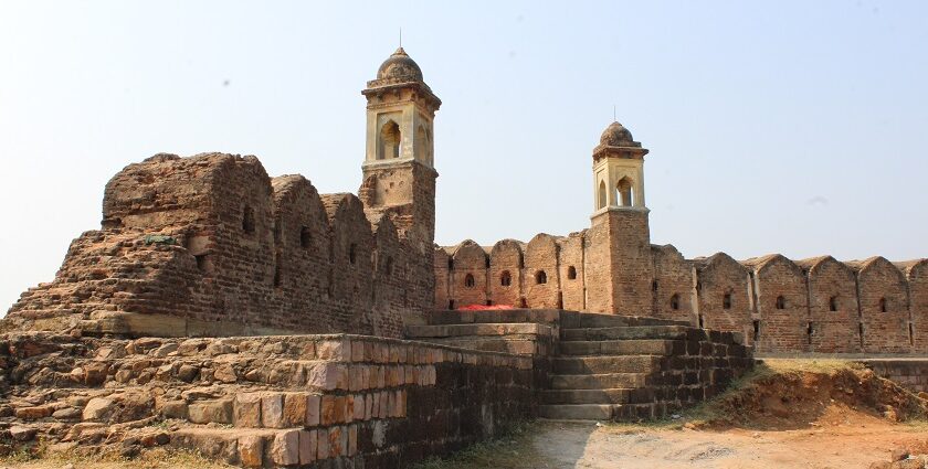 Explore the historic Durgadi Fort in Kalyan, a haven for history lovers