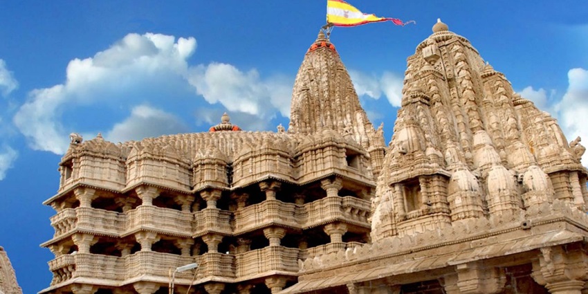 Dwarkadhish Temple in Dwarka, Gujarat—Lord Krishna’s famed five-storey shrine