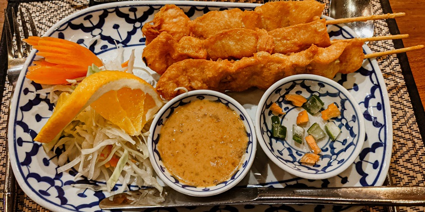 Earl’s Secret is one of the famous continental restaurants offering flavoursome cuisine.