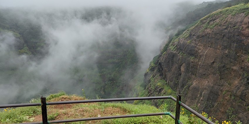 A stunning view of the Echo Point, one of the serene places to visit near Bhimashankar.