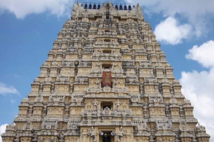 Enjoy the divine spiritual experience at the Ekambaranathar temple in Kanchipuram