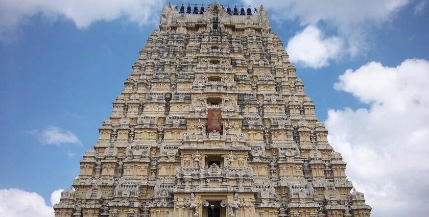 Enjoy the divine spiritual experience at the Ekambaranathar temple in Kanchipuram