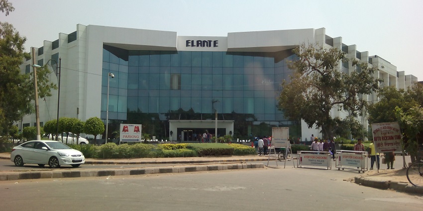 An image of Elante Mall beautifully lit at night, featuring restaurants and multiple lounges in Chandigarh.