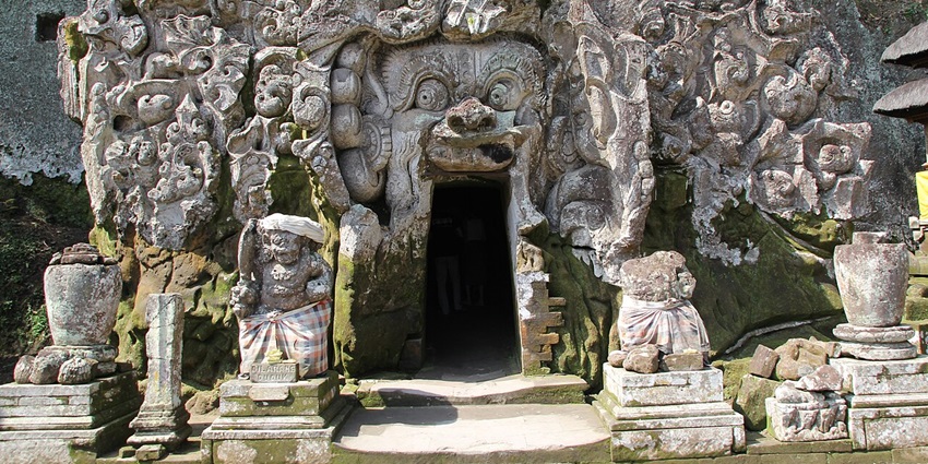 An image of the entrance of Goa Gajah, the Elephant Cave.