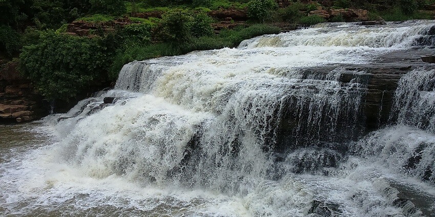 A pearl tucked away in a quaint village, the Elaneeru Falls are a sight to behold.