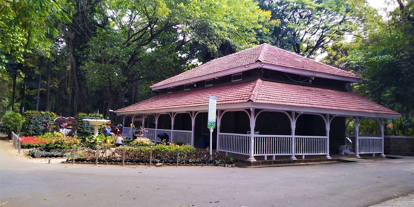 Families come to enjoy at Empress garden rto have a relaxed time with their loved ones.