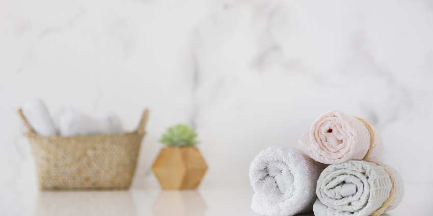 Enjoy a relaxing massage at a spa - one of the things to do in Mumbai for couples.