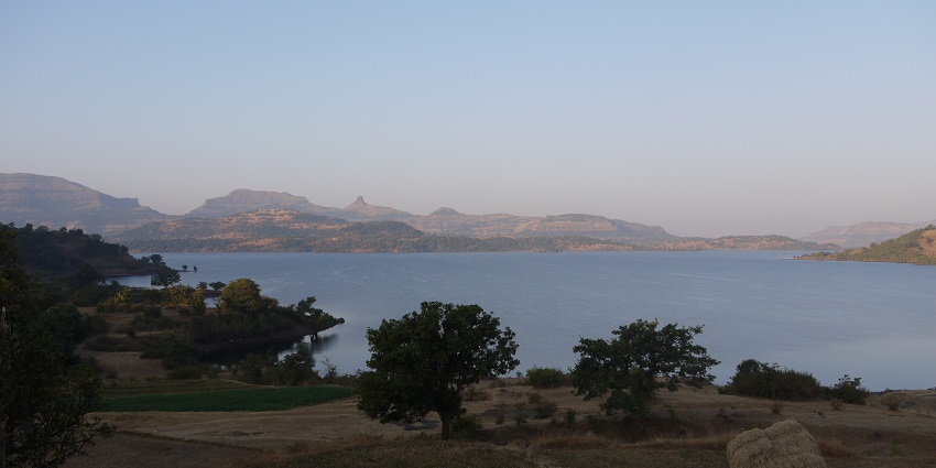 Picnicking by the lake is one of the best things to do in Bhandardara on Maharashtra Tour
