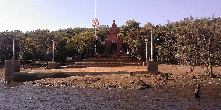 Take a holy dip in Venna Lake which is located near the sacred Mahabaleshwar Temple.