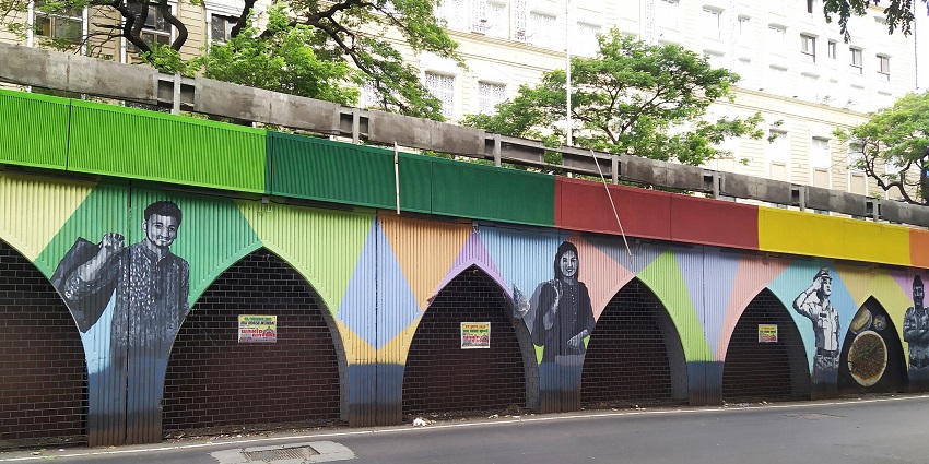 One of the best things to do in Bandra is exploring Chapel Road which has murals and graffitis.