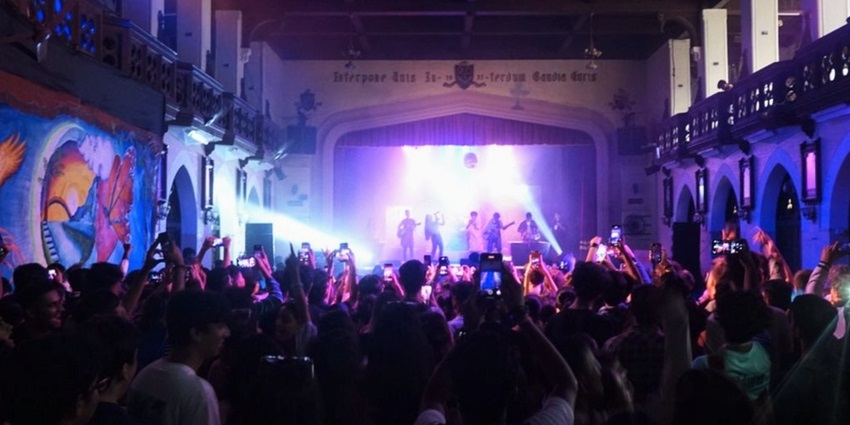 View of music events representing a famous cultural place near Mumbai.