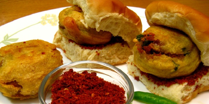 One of the best things to do in Kalyan is exploring the vibrant street food scene.