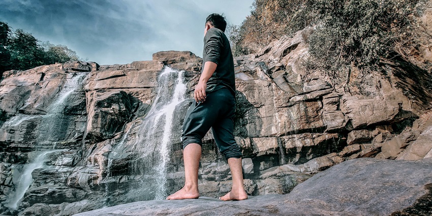 Capture the lush surroundings and gushing waters down the rock for perfect memories.