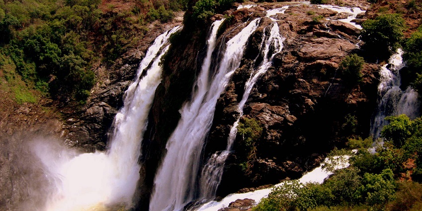 The Gaganachukki Waterfall, a famous thing to see in the Shivanasamudra Falls, Karnataka.