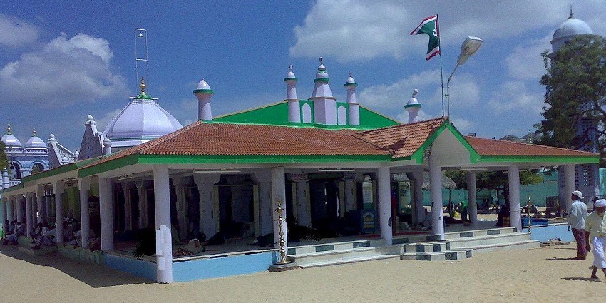 A picture of a muslim shrine near the Uthirakosamangai temple, with devotees gathered