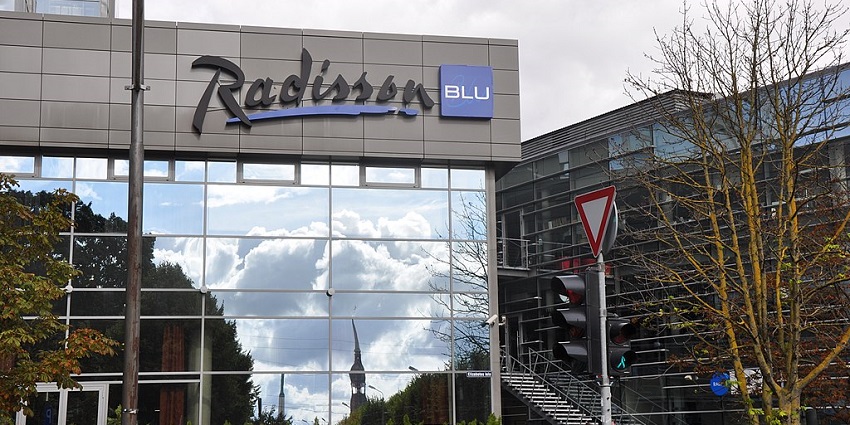 Elegant Radisson Blu hotel exterior, one of the best party places in Nagpur, with modern architecture and inviting entrance.