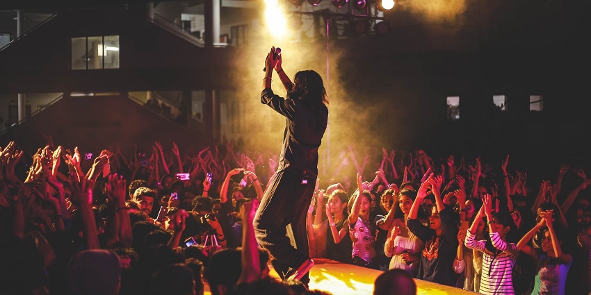 Celebrity performances on the dance floor during the new year event
