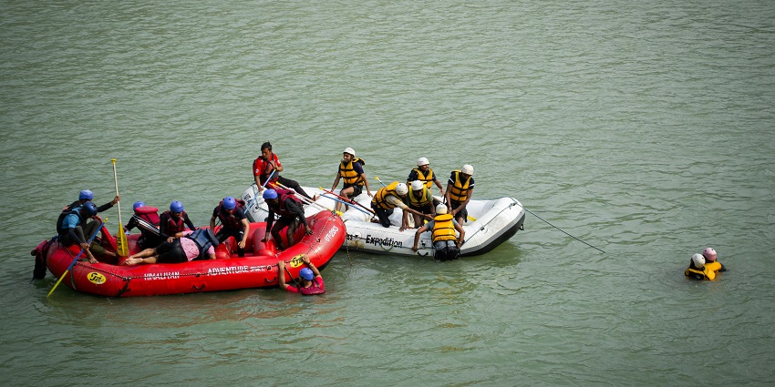 Barapole River Rafting offers thrilling adventure and stunning landscapes