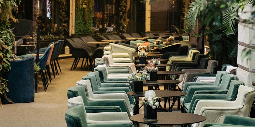 A cozy restaurant, surrounded by classy furniture and a warm atmosphere