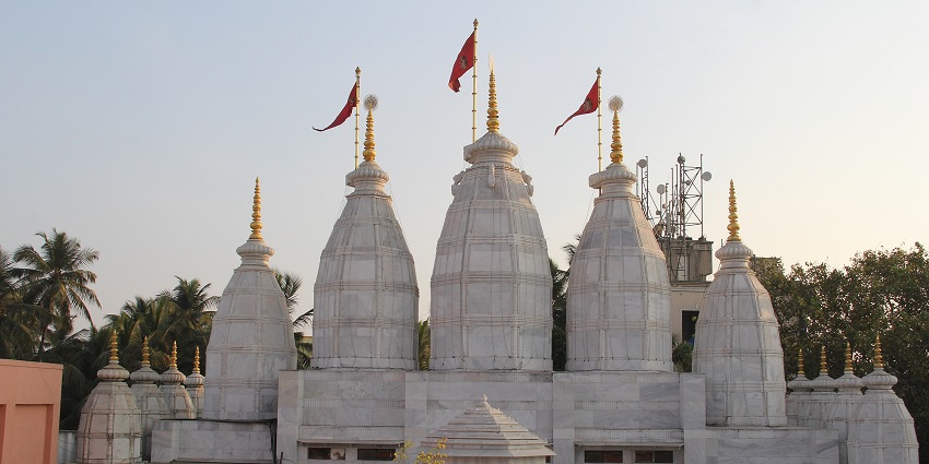 Visiting the ISKCON Temple in Kharghar is one of the best things to do in Navi Mumbai.