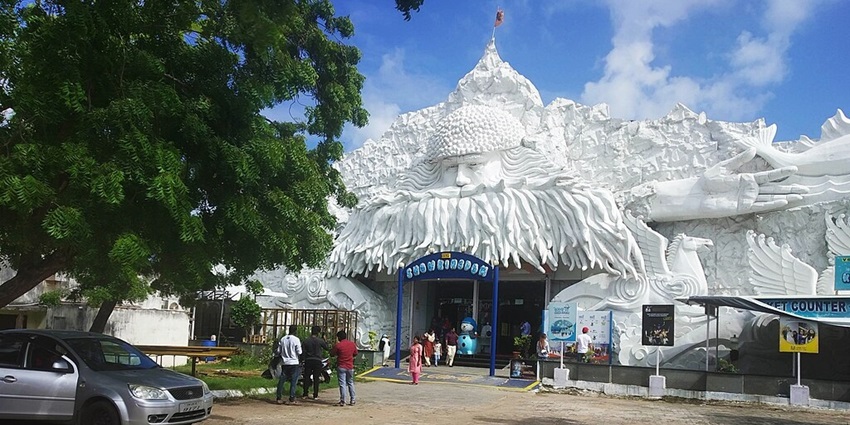 An image of people having fun in the Snow Kingdom, one of the best things to do in Tamil Nadu