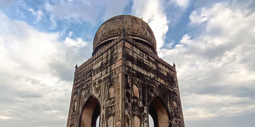 This tomb belongs to the ruler of bidar Sultanate namely Ali barid Shah