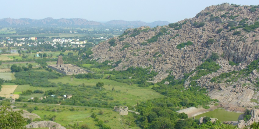 A picture of a scenic hill in Madhya Pradesh with a blanket of verdant greenery all around