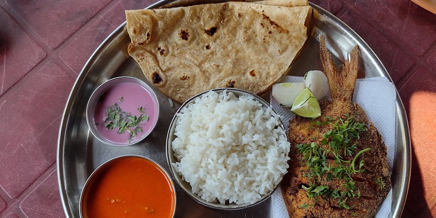 A traditional Malvani fish thali served at a local eatery, to eat when you wonder what to do in Malvan.
