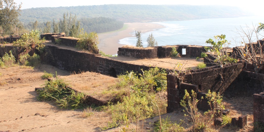 Seaside Purnagad Fort perched on a hill overlooking the Arabian Sea and creek–things to do in ratnagiri