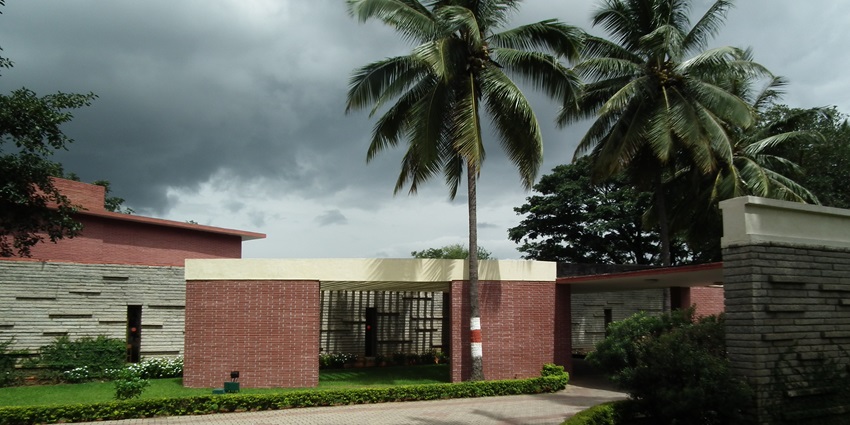 A picture of the entrance of the Aerospace Museum in Bangalore with trees and greenery
