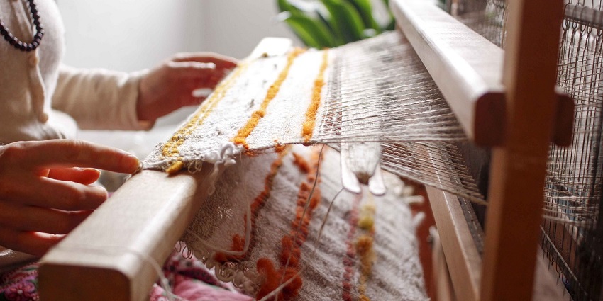 Silk weaving demonstration showcasing traditional craftsmanship in Kanakapura.