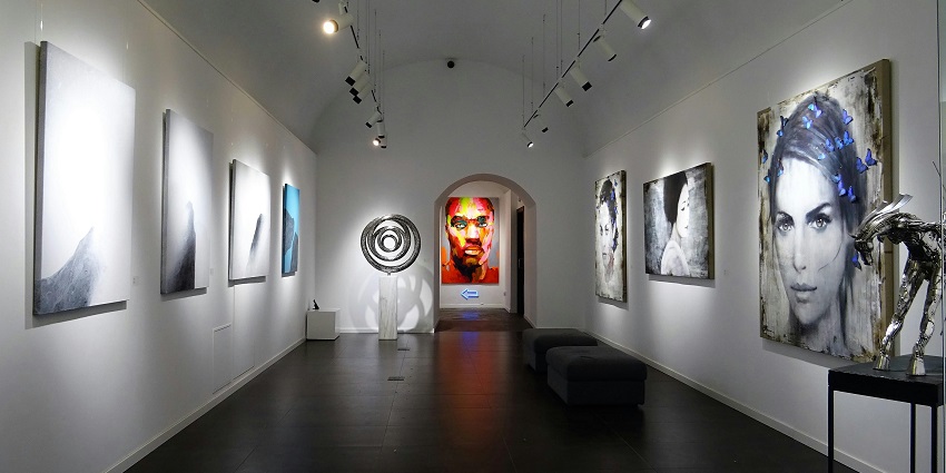 The Bhagalpur Museum in Bihar featuring iconic paintings made by famous painters.
Viewers of this file can see comments and suggestions