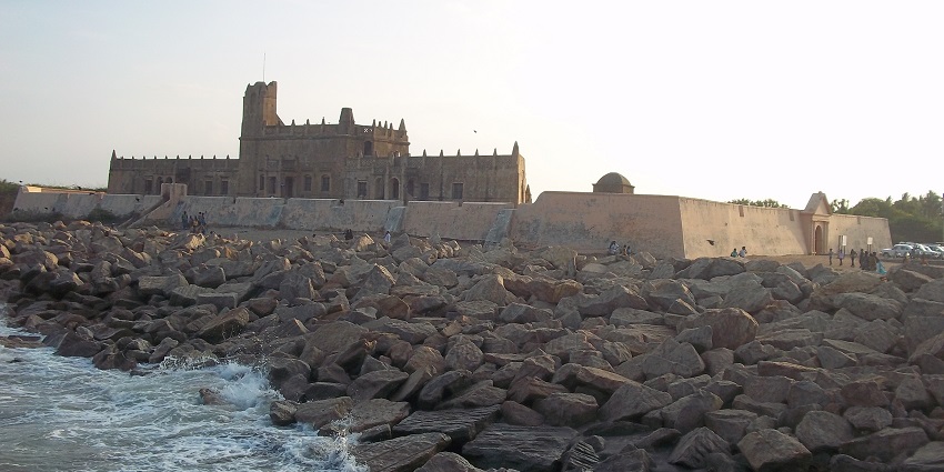An image of Tharangambadi Danish Fort with waves crashing and top things to do in Karaikal.