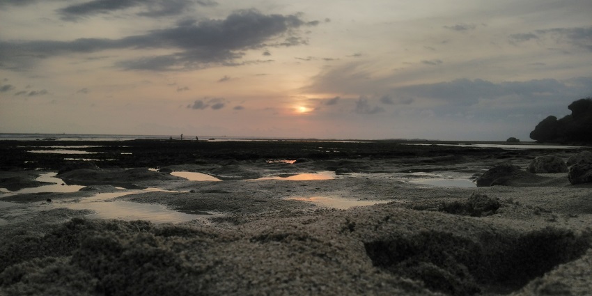 A beautiful sunset at rocky and secluded Nyang-Nyang Beach in Uluwatu in Bali, Indonesia